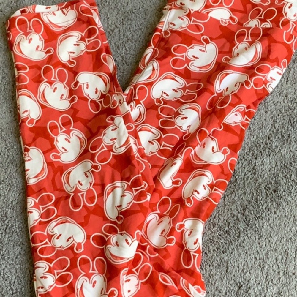 LuLaRoe Red and White Leggings with Festive Design